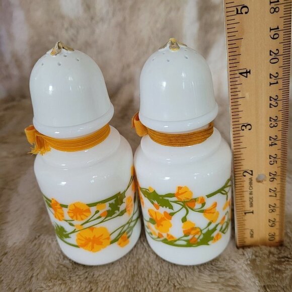 Vintage Avon Milk Glass Salt & Pepper Shakers 1960-70 Retro Green Orange - Picture 7 of 7